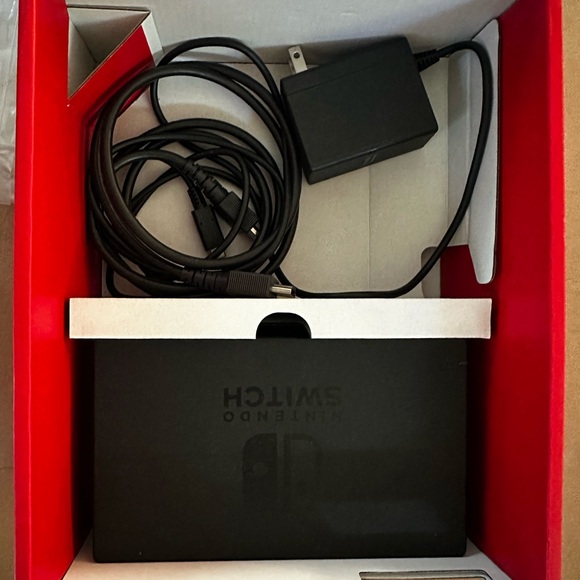 Nintendo Switch Mario In Box - Picture 4 of 6